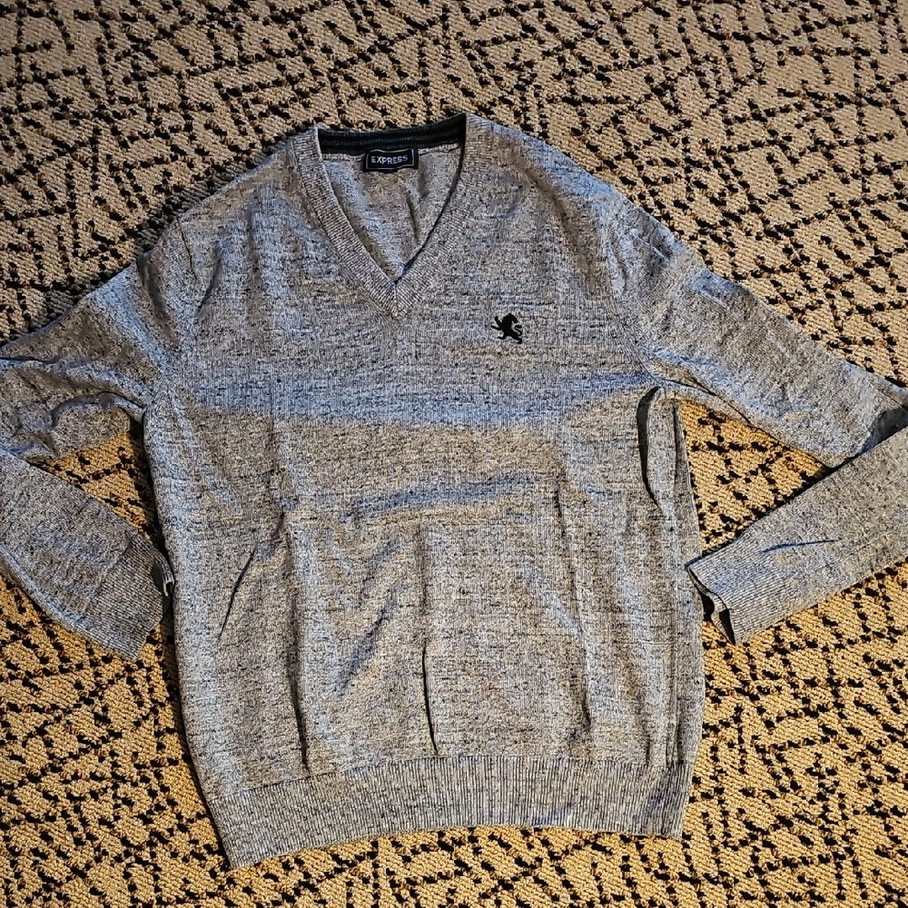 💕SALE Express Men's Light Gray V-Neck Sweater. MUST BUNDLE